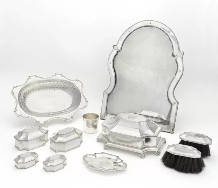 Zilveren toiletset